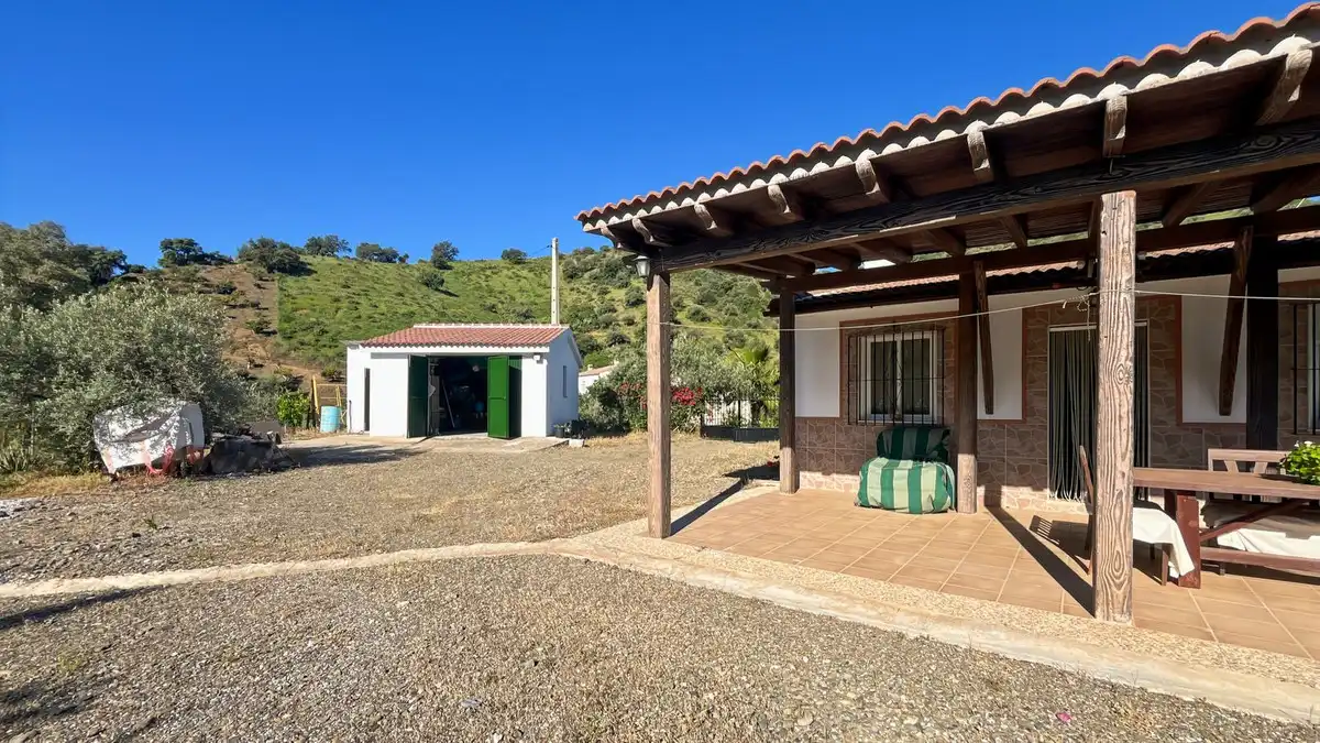 Vista exterior de Finca rústica en venda en Málaga amb Aire condicionat, Traster i Piscina
