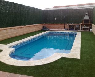 Swimming pool of Single-family semi-detached for sale in Navas del Rey  with Terrace, Swimming Pool and Balcony