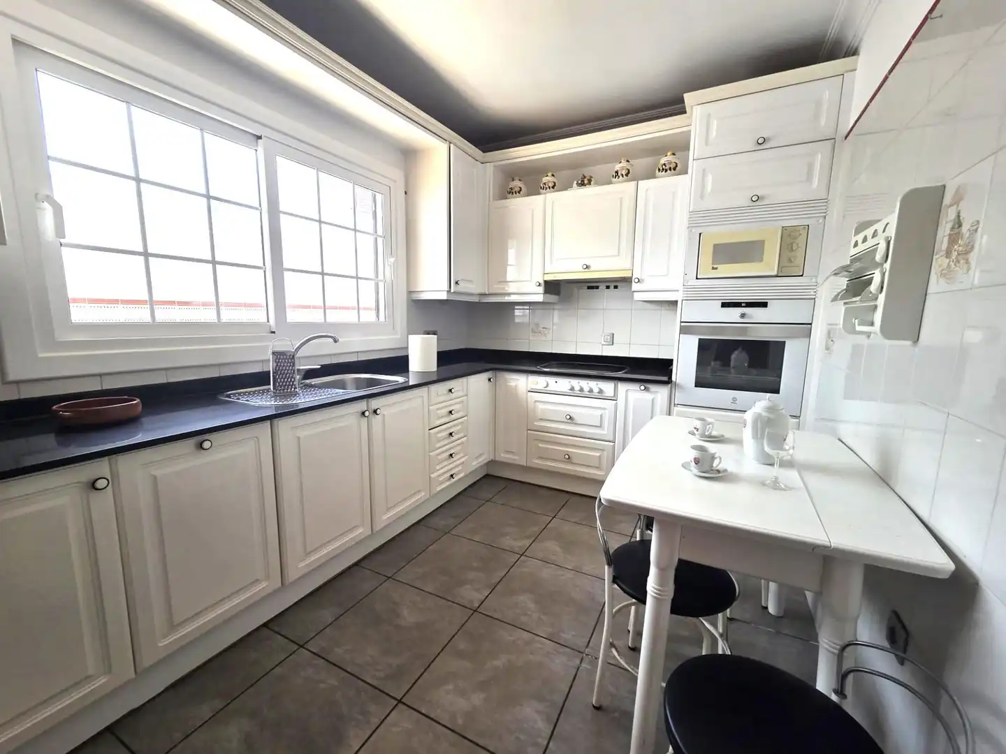 Cocina de Dúplex en venta en San Bartolomé con Terraza y Amueblado