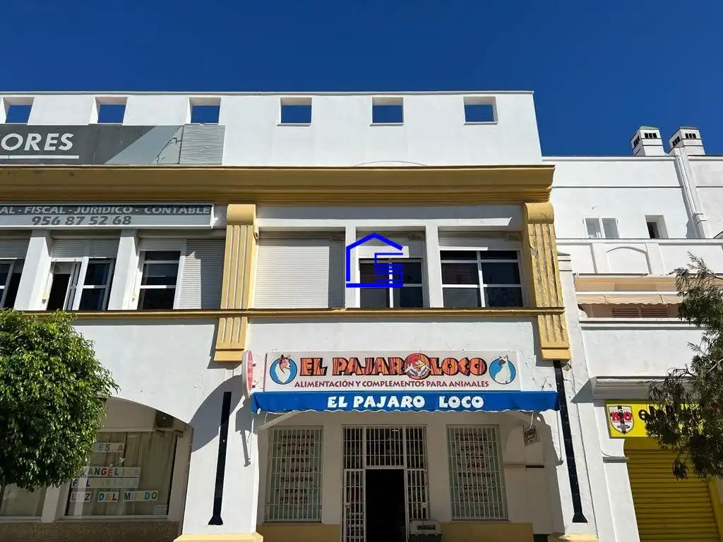 Vista exterior de Oficina en venda en El Puerto de Santa María amb Aire condicionat