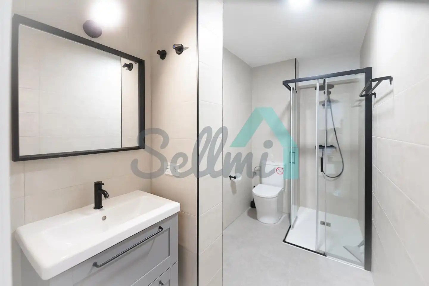 Badezimmer von Wohnung zur Miete in Oviedo  mit Heizung, Möbliert und Balkon
