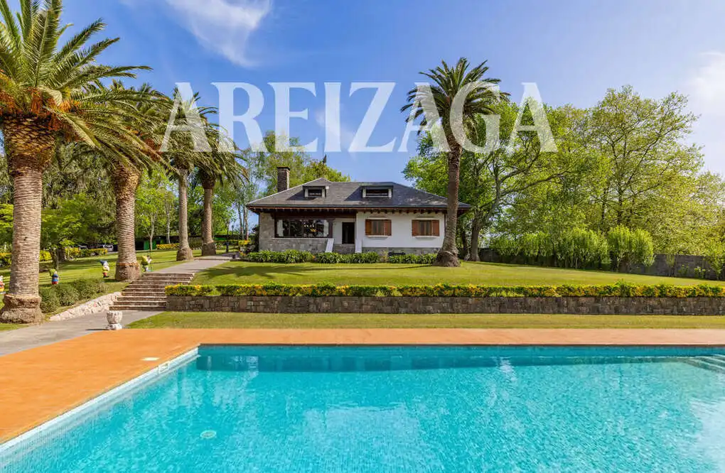 Vista exterior de Casa o chalet en venta en Errenteria con Calefacción, Terraza y Piscina