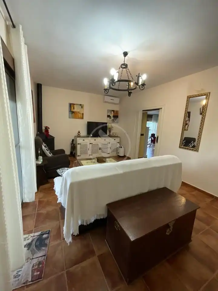 Sala d'estar de Finca rústica en venda en Linares amb Jardí privat, Terrassa i Piscina