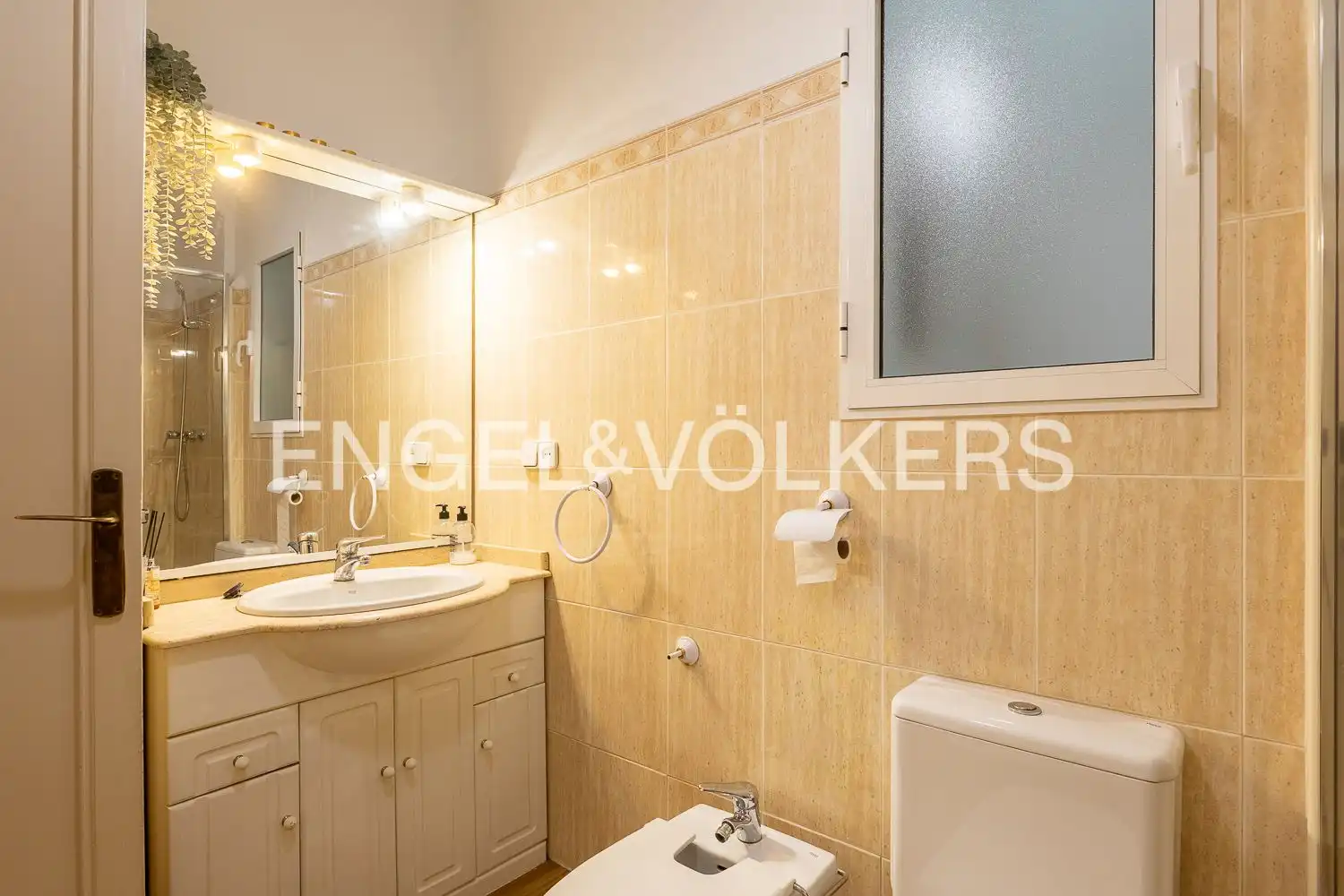 Bathroom of Flat for rent in Valencia  with Air Conditioner, Heating and Furnished