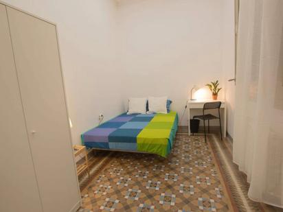 Bedroom of Flat to share in  Barcelona Capital  with Heating, Furnished and Washing machine