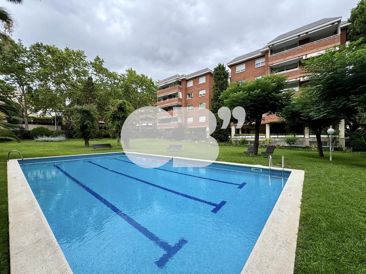 Piscina de Pis de lloguer en  Barcelona Capital amb Calefacció
