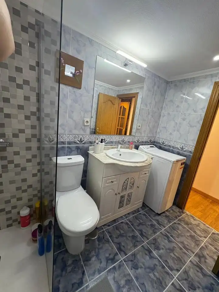Baño de Planta baja de alquiler en Gijón  con Calefacción, Terraza y Amueblado