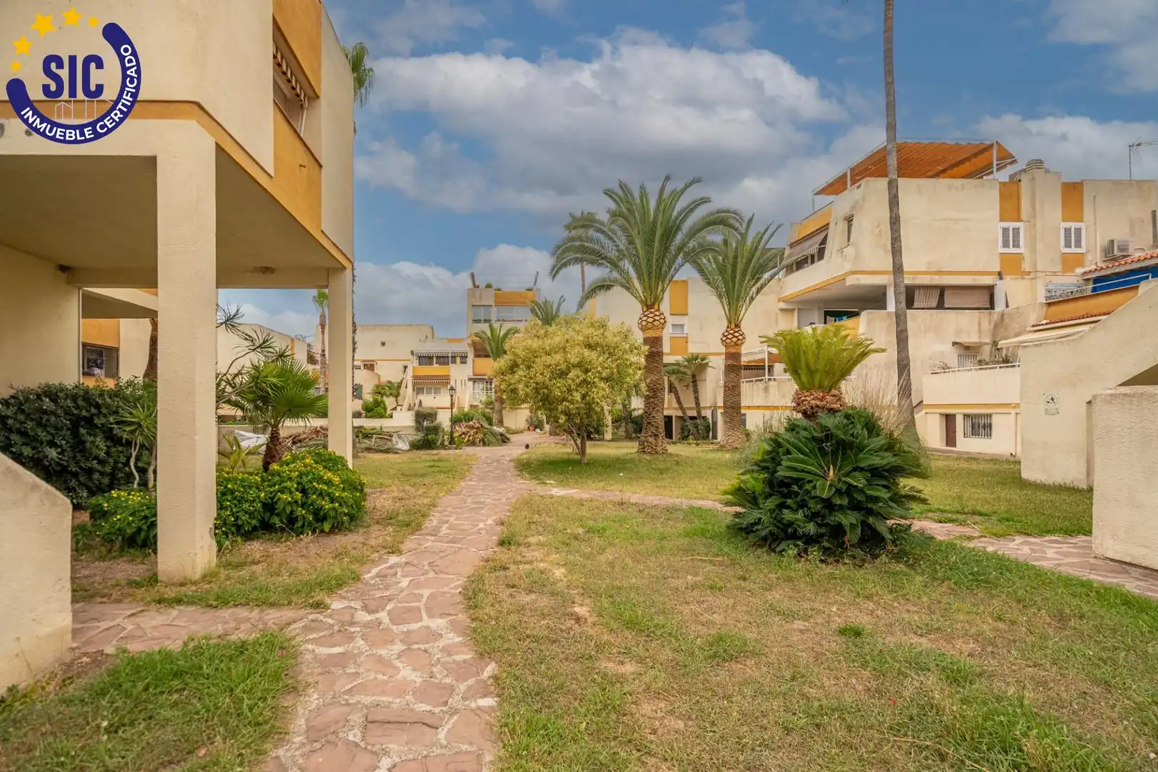 Exterior view of Apartments for sale in Valencia  with Air Conditioner, Heating and Private garden