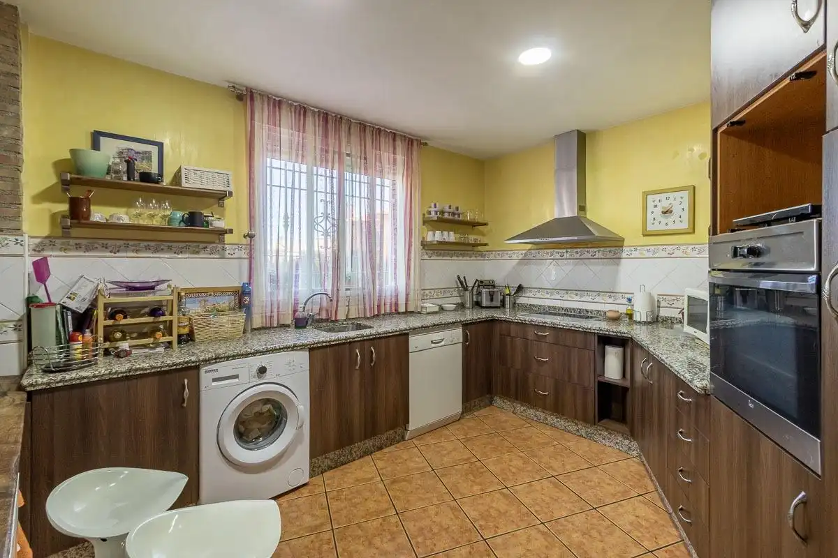 Cuina de Casa o xalet en venda en Las Gabias amb Calefacció, Jardí privat i Terrassa