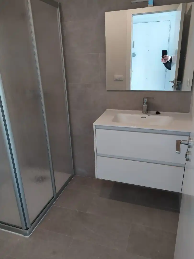 Baño de Ático en venta en Barcelona con Calefacción, Terraza y Horno