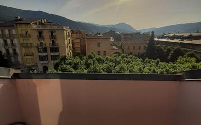 Exterior view of Duplex for sale in La Seu d'Urgell  with Air Conditioner and Terrace