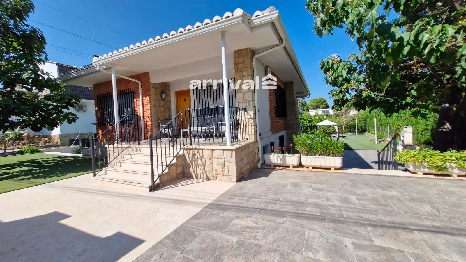 Vista exterior de Casa o chalet en venta en Paterna con Aire acondicionado, Jardín privado y Terraza