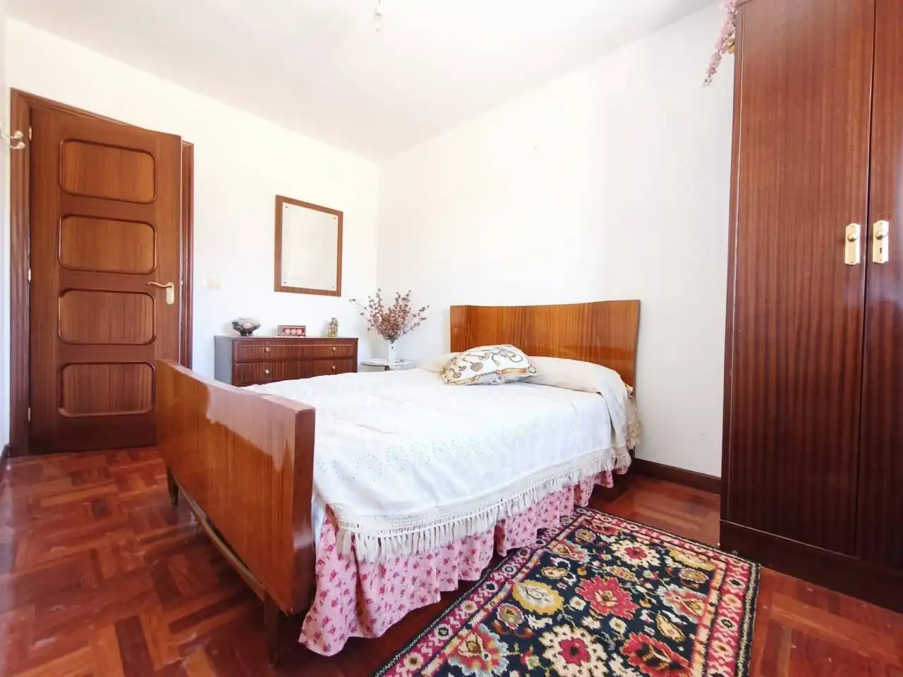 Bedroom of Houses for sale in Pedrosa de Río Úrbel  with Heating and Parquet flooring