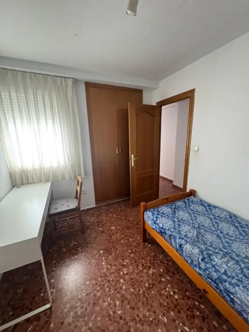 Habitación de Piso de alquiler en Burjassot con Amueblado y Balcón