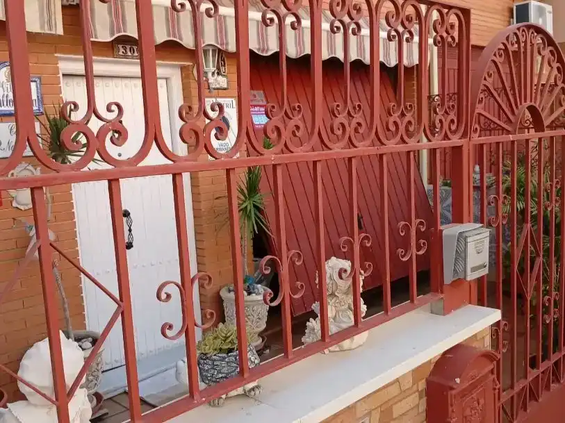 Terrassa de Casa adosada en venda en Motril amb Aire condicionat, Jardí privat i Moblat