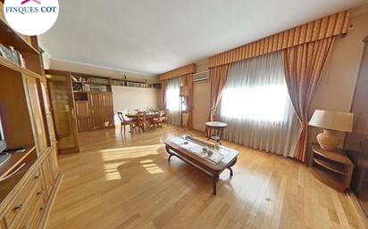 Living room of Flat for sale in  Barcelona Capital  with Air Conditioner and Balcony