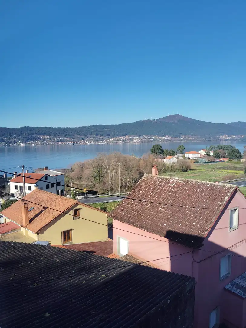 Vista exterior de Casa o xalet en venda en Noia amb Terrassa i Moblat