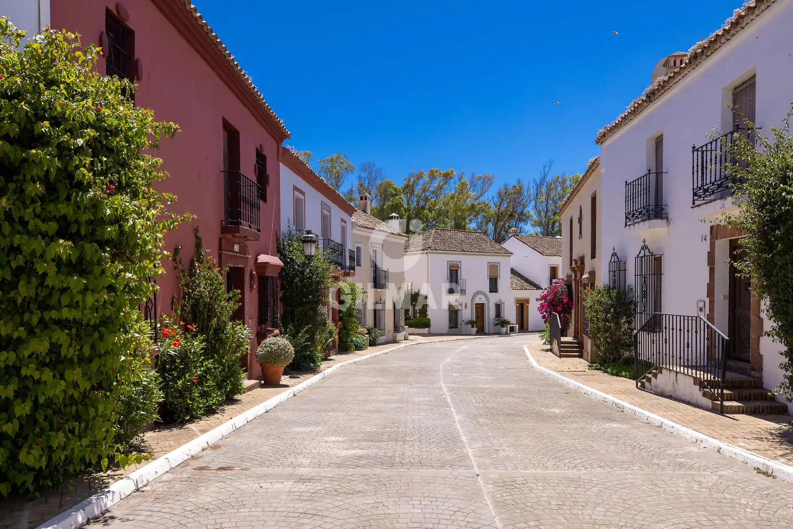 Vista exterior de Casa adosada en venta en Marbella con Calefacción, Piscina y Amueblado