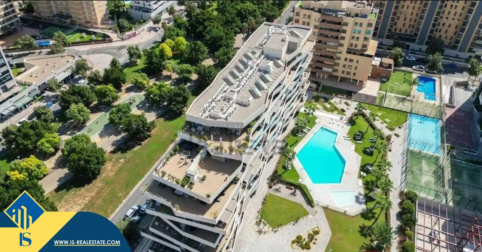 Vista exterior de Piso en venta en Alicante / Alacant con Terraza, Amueblado y Piscina comunitaria