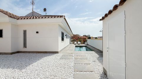 Si buscas una vivienda donde disfrutar de la tranquilidad, amplios espacios y un entorno natural privilegiado, esta espectacular v