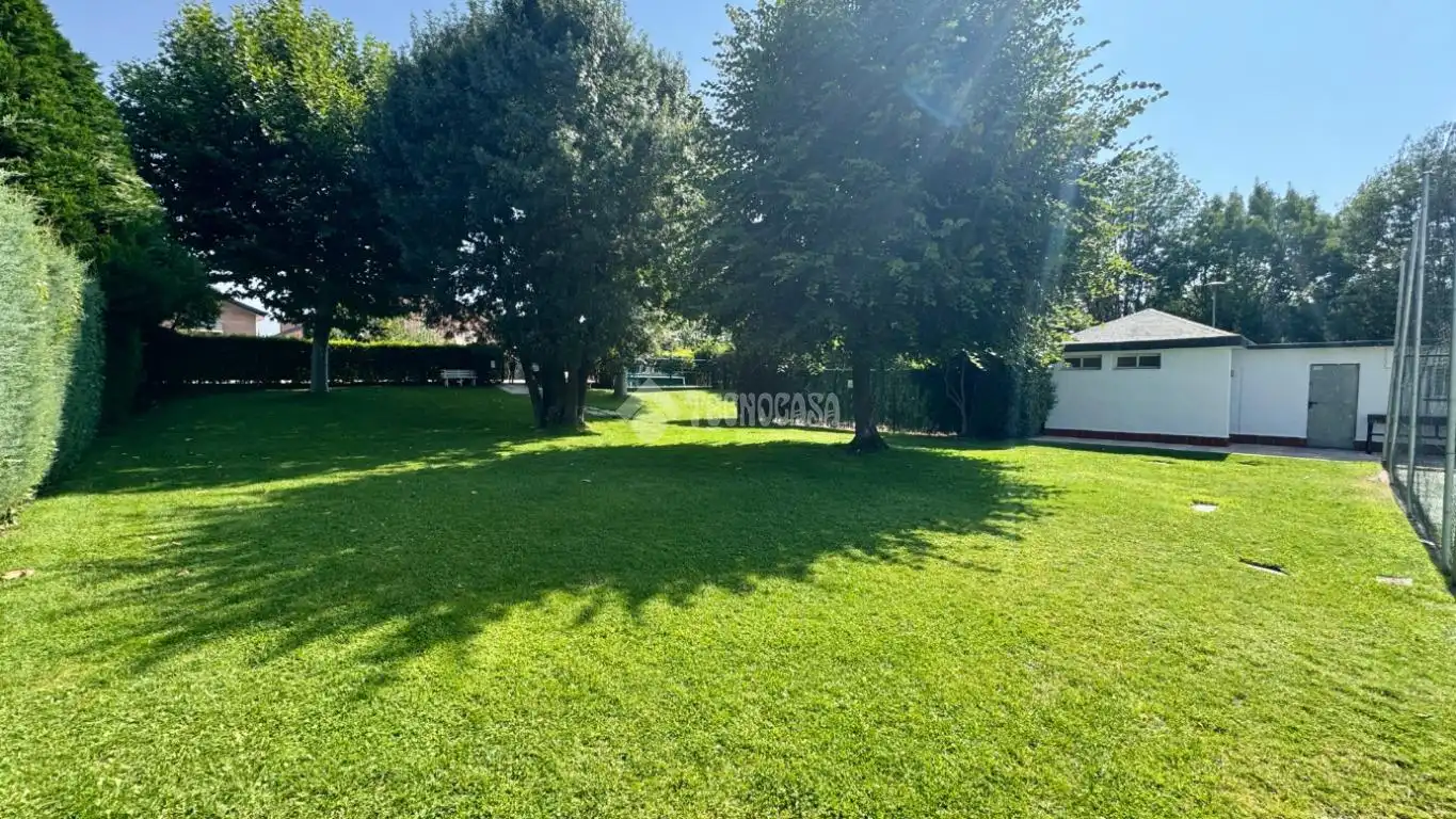 Casa adosada en venda en Moralzarzal amb Calefacció, Terrassa i Piscina comunitària