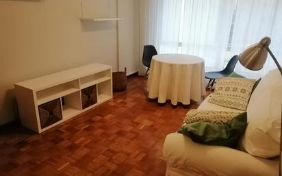 Sala d'estar de Apartament de lloguer en A Coruña Capital  amb Calefacció, Parquet i Moblat