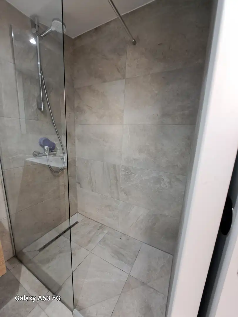 Baño de Estudio de alquiler en Mijas con Aire acondicionado, Calefacción y Terraza
