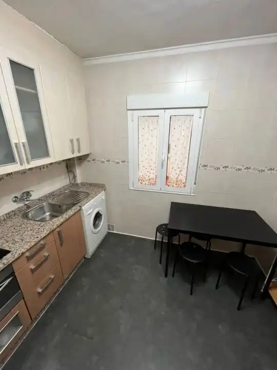Cocina de Piso de alquiler en Ourense Capital  con Calefacción, Parquet y Trastero