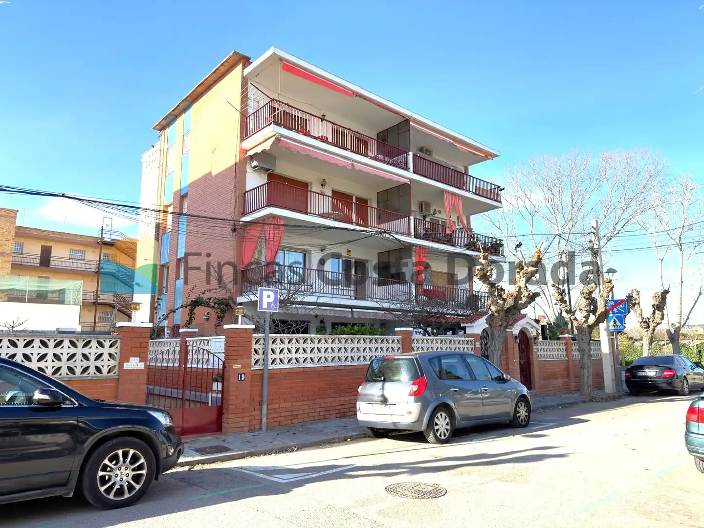 Außenansicht von Wohnung zum Verkauf in Vilanova i la Geltrú mit Heizung, Terrasse und Abstellraum