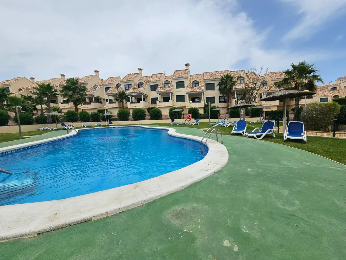 Piscina de Apartamento en venta en Orihuela con Aire acondicionado, Amueblado y Piscina comunitaria