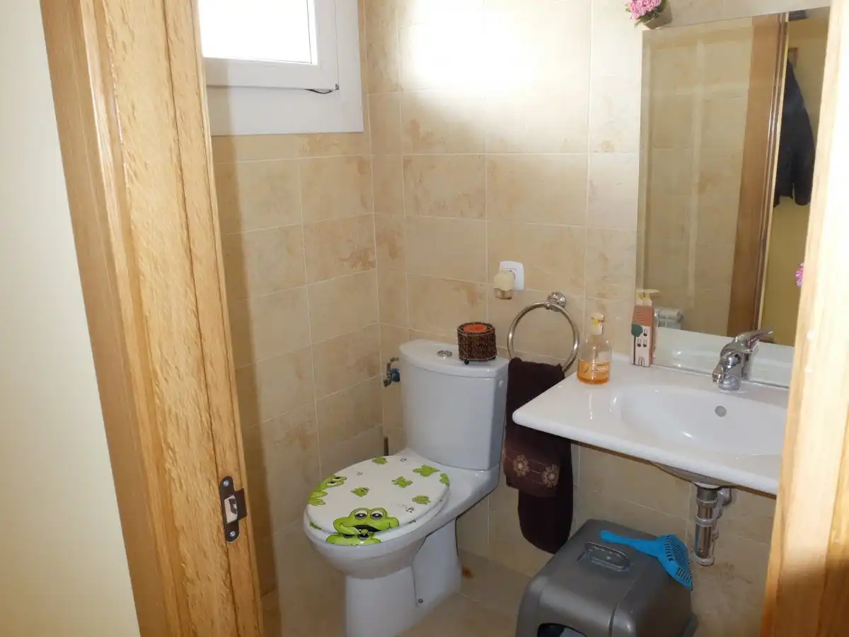 Baño de Casa adosada en venta en Laguna de Duero con Calefacción, Terraza y Trastero