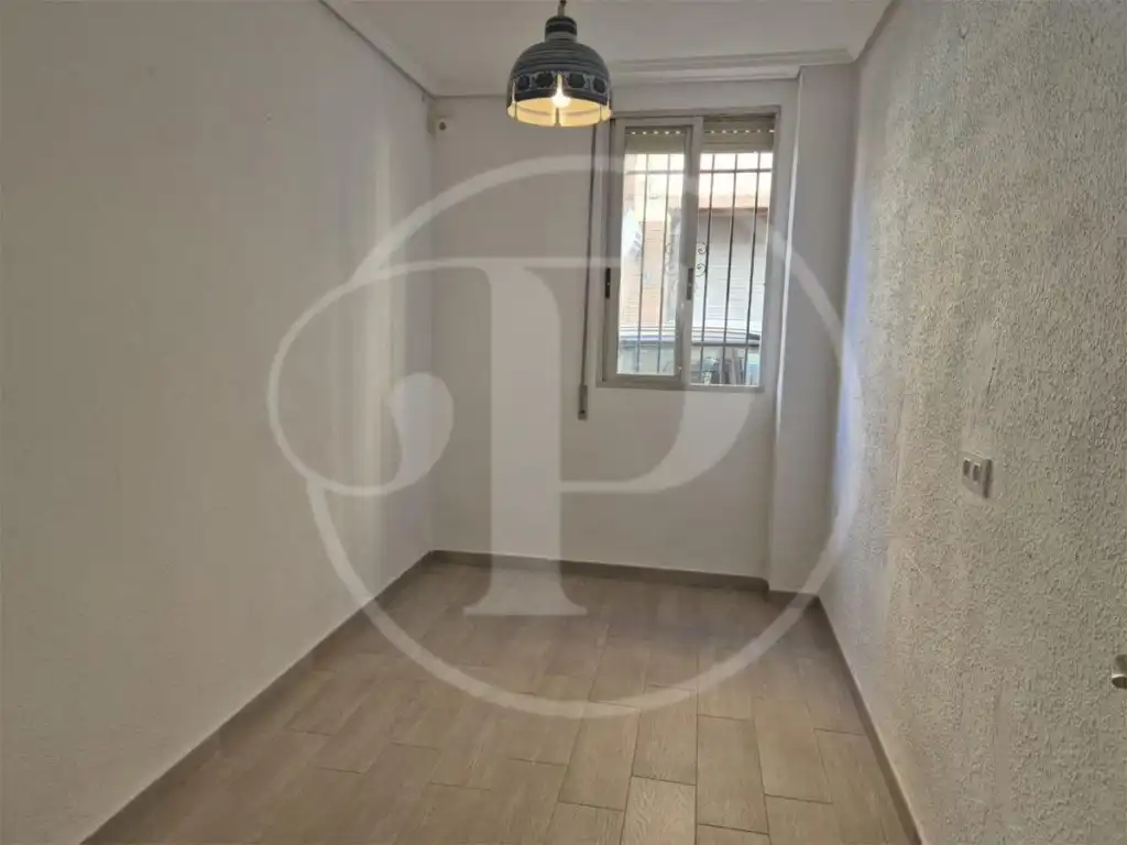 Dormitori de Apartament en venda en Aldaia amb Terrassa i Balcó