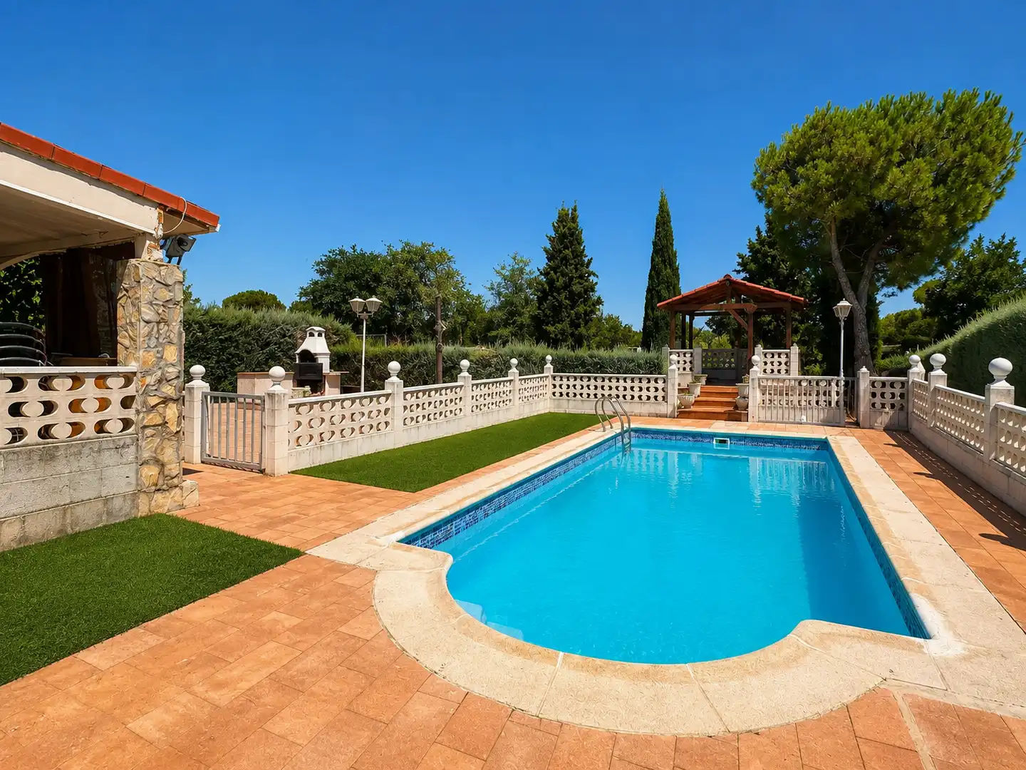 Piscina de Casa o chalet en venta en Nuevo Baztán con Aire acondicionado, Calefacción y Jardín privado
