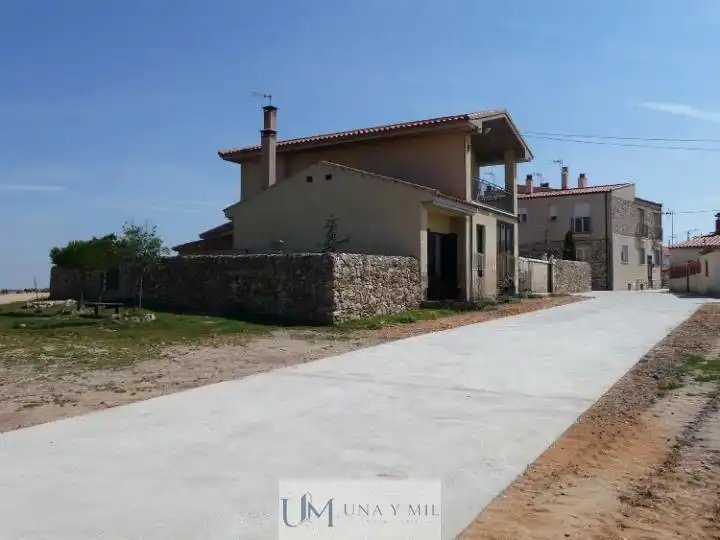 Vista exterior de Casa o chalet en venta en Morille con Calefacción, Terraza y Balcón