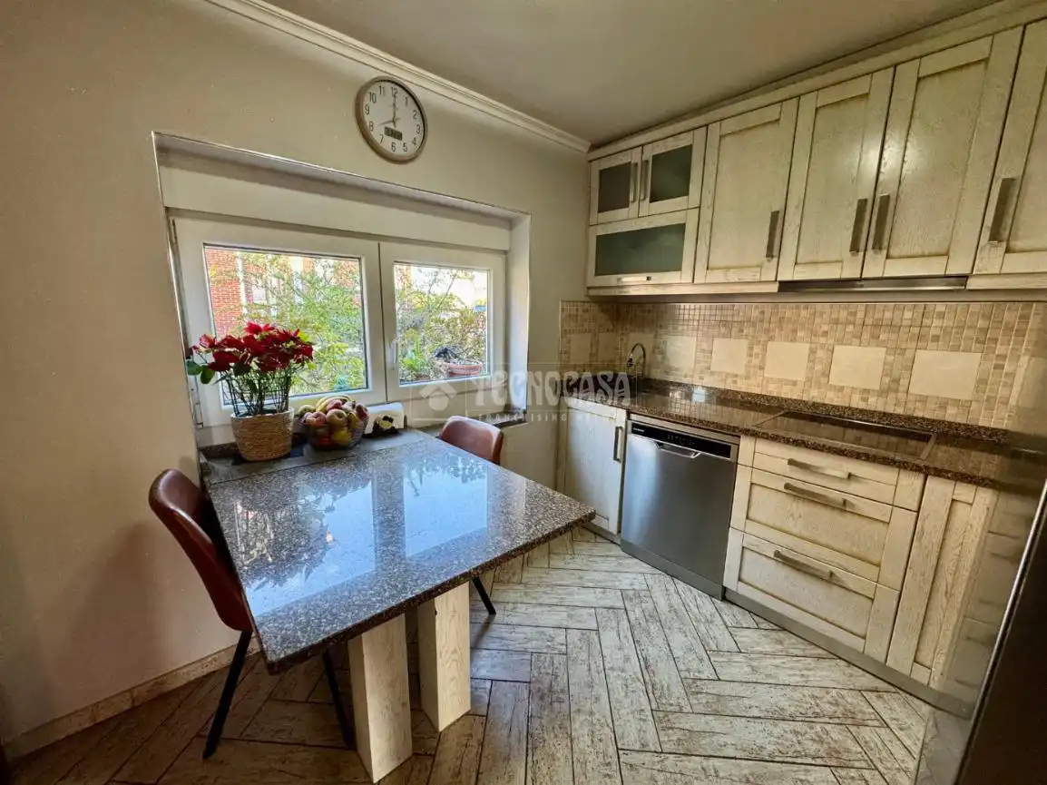 Cocina de Piso en venta en El Astillero   con Calefacción, Parquet y Terraza