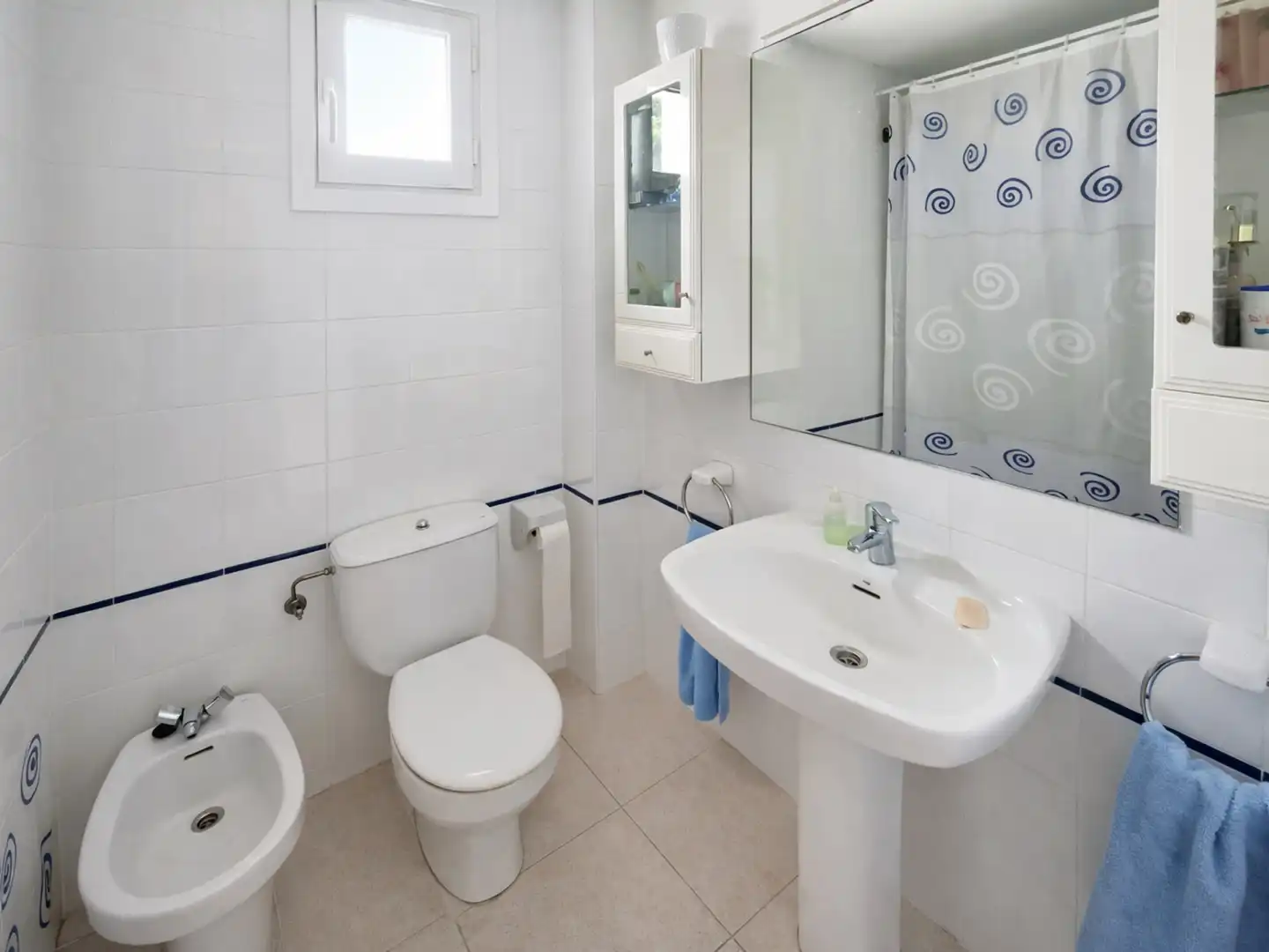 Badezimmer von Erdgeschoss zum Verkauf in Llançà mit Heizung, Terrasse und Abstellraum