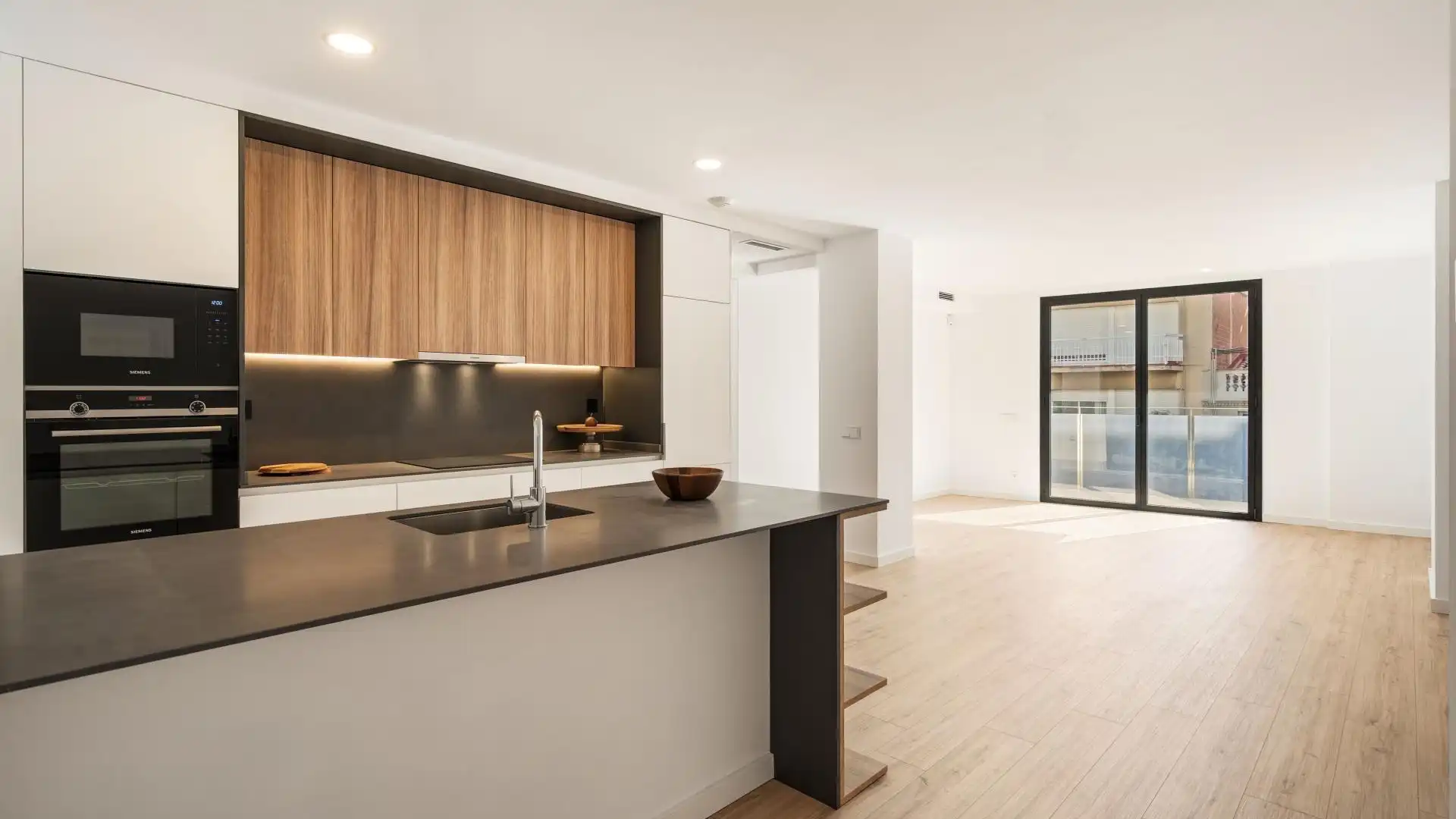 Kitchen of Flat for sale in Badalona  with Air Conditioner, Parquet flooring and Balcony