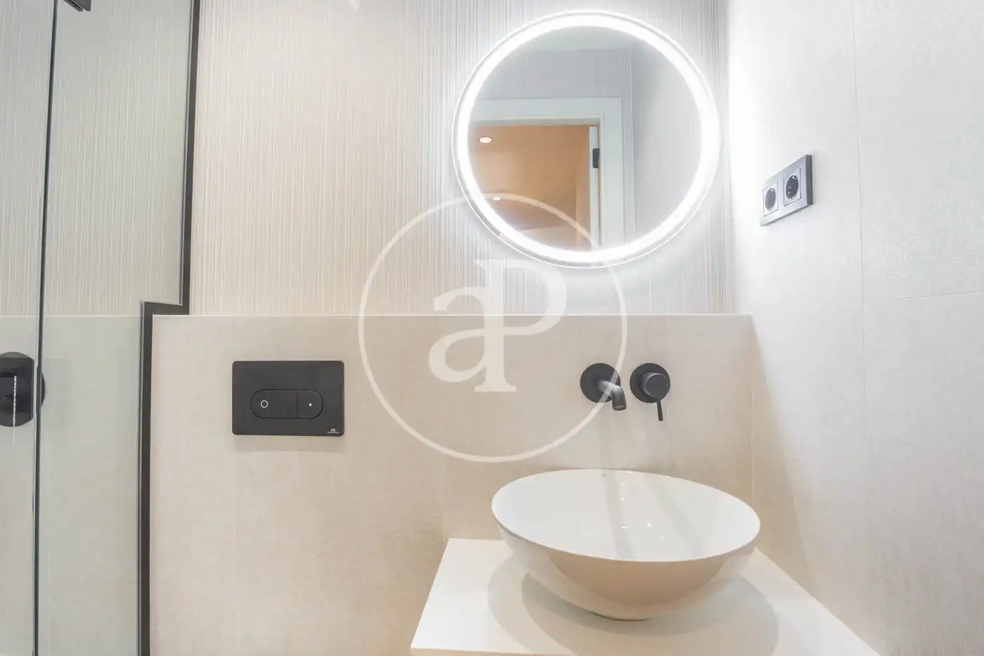 Bathroom of Flat for rent in Barcelona  with Air Conditioner, Heating and Private garden