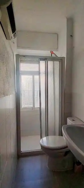 Baño de Piso de alquiler en Linares con Aire acondicionado, Calefacción y Amueblado