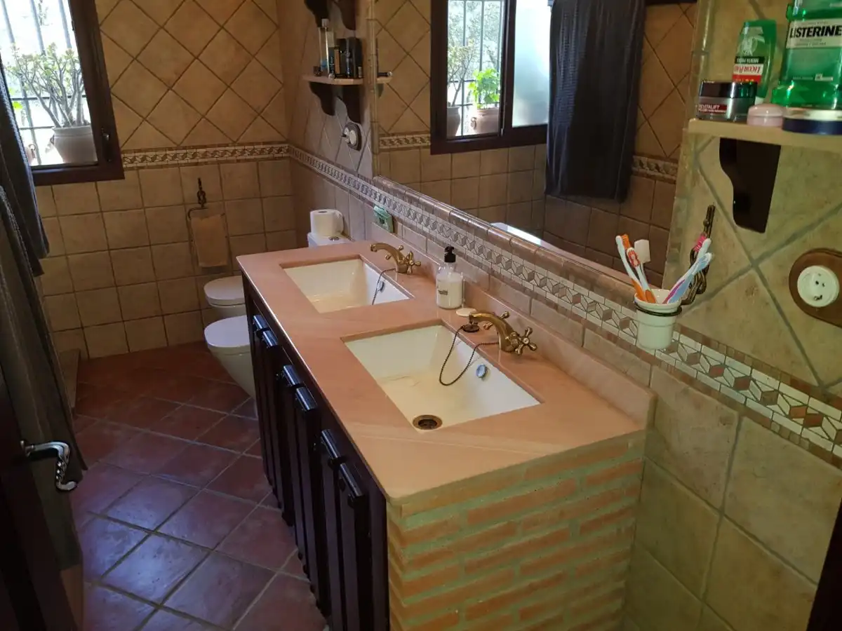 Badezimmer von Country house zum Verkauf in Villanueva del Rey mit Privatgarten und Abstellraum