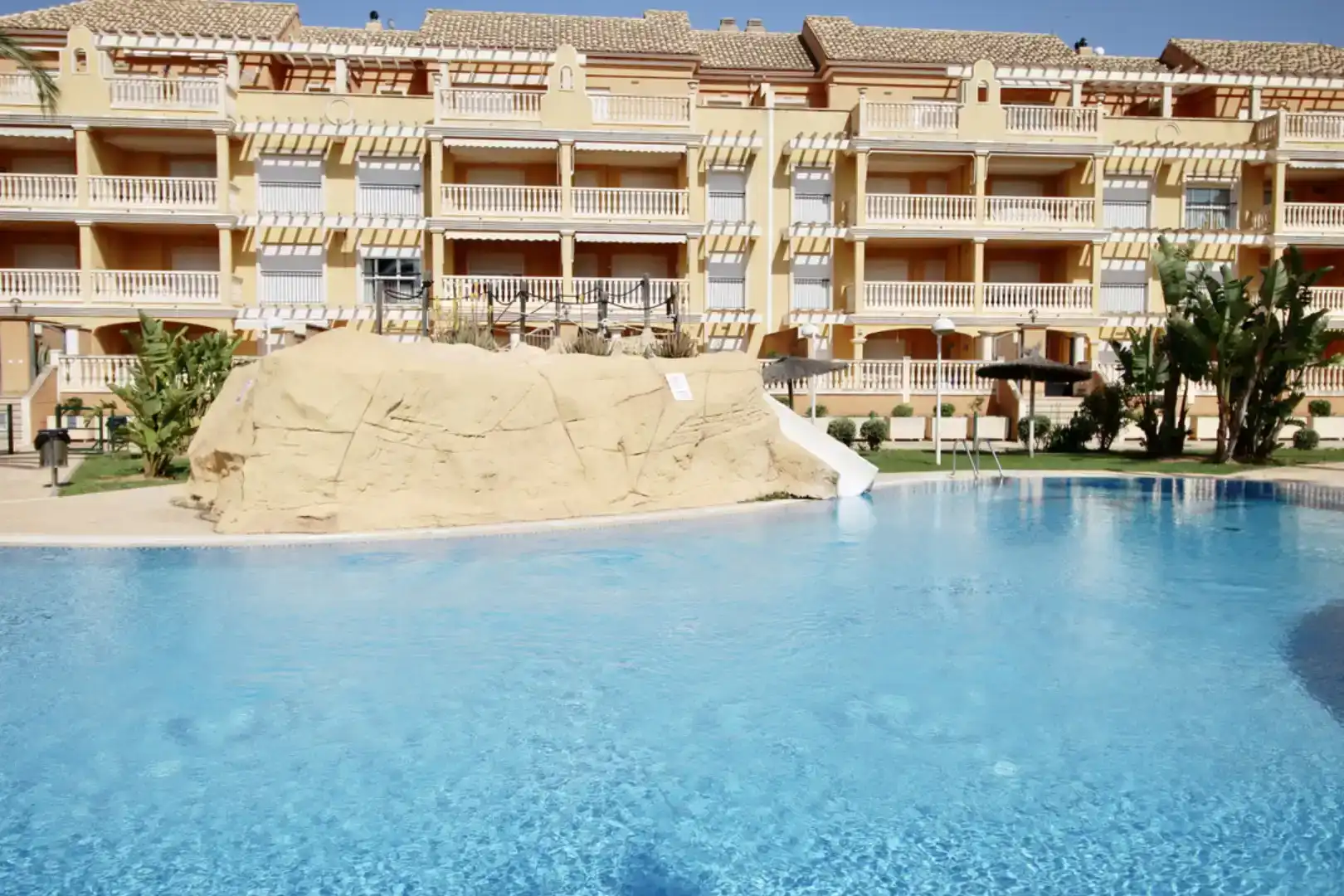 Schwimmbecken von Wohnung zur Miete in Dénia mit Klimaanlage, Schwimmbad und Balkon