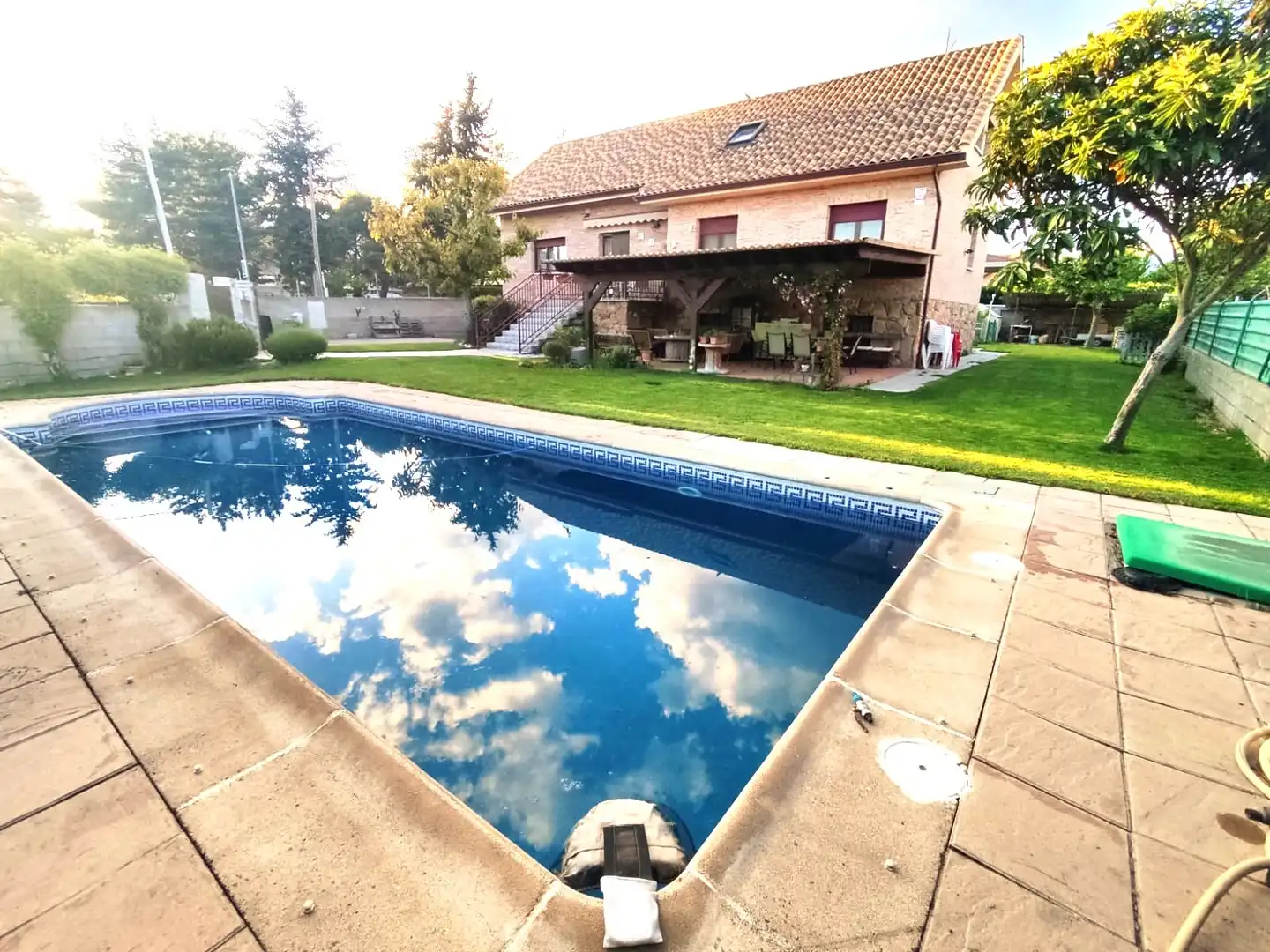Piscina de Casa o xalet en venda en Guadarrama amb Aire condicionat, Calefacció i Jardí privat