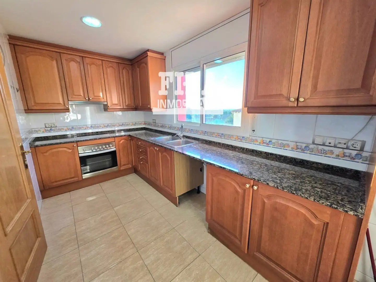 Casa aparellada amb jardí en venda a La Pobla de Montornès, imagen 11