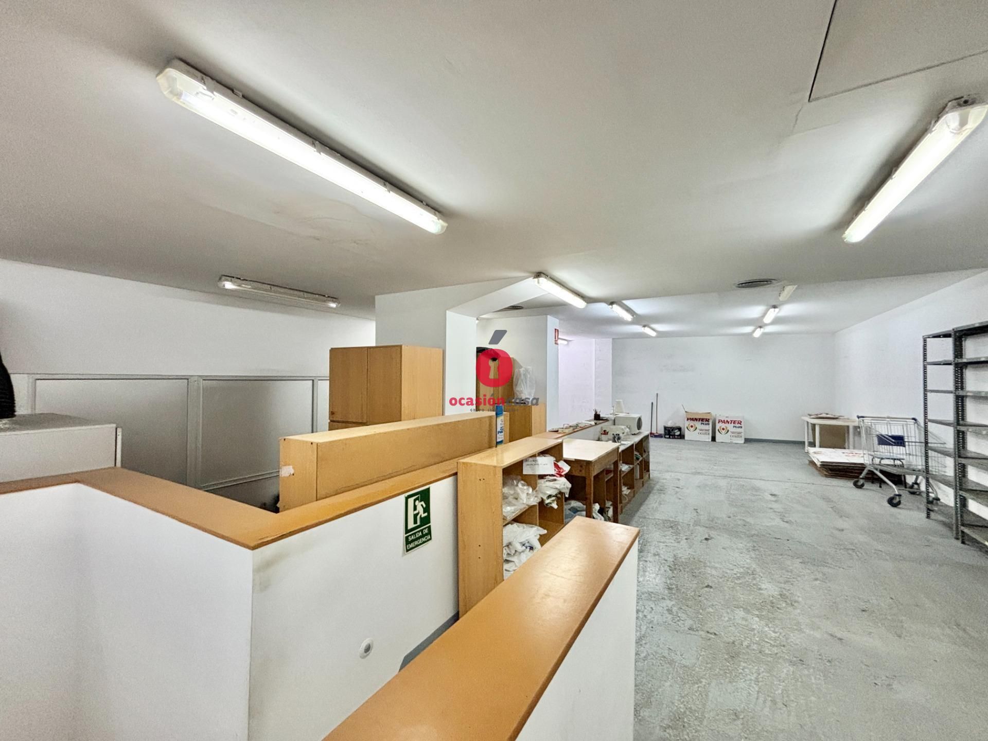 Local en venda en Badalona amb Aire condicionat, Moblat i Alarma