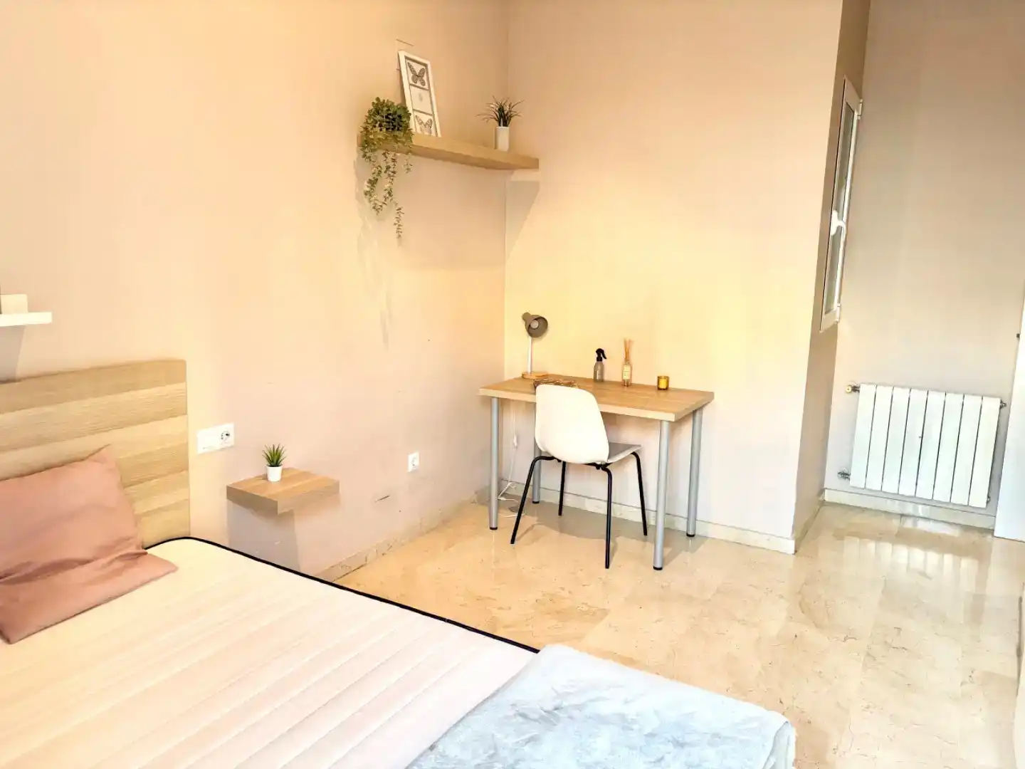 Bedroom of Flat for rent in  Valencia Capital  with Air Conditioner and Balcony