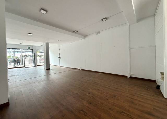 Local comercial en Alquiler en Milán - Pumarín