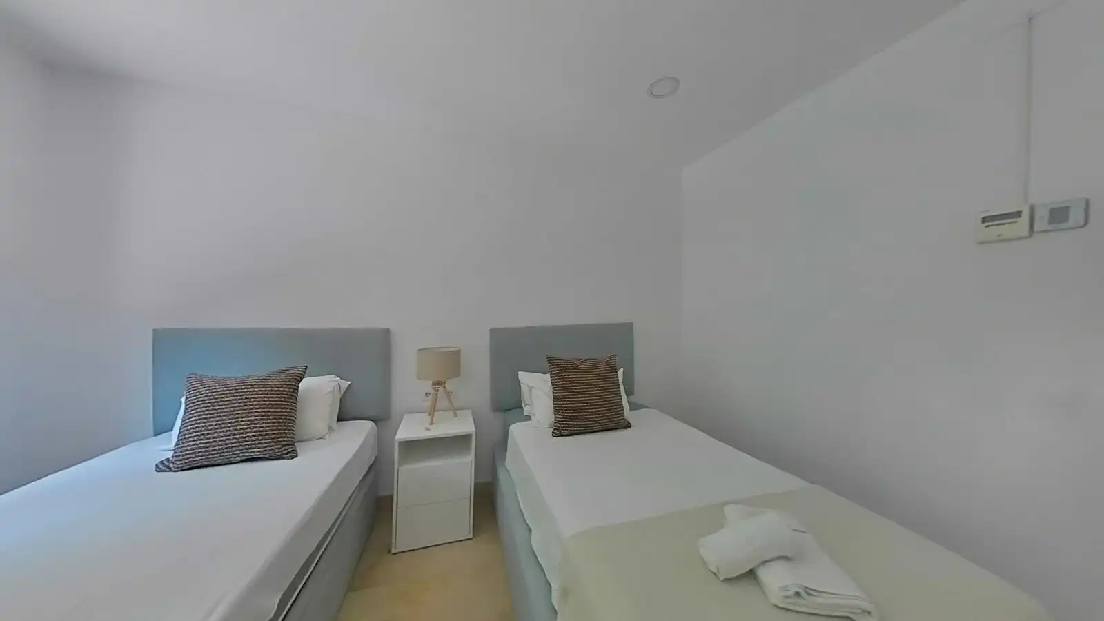 Dormitori de Casa o xalet en venda en Benalmádena amb Aire condicionat, Jardí privat i Terrassa