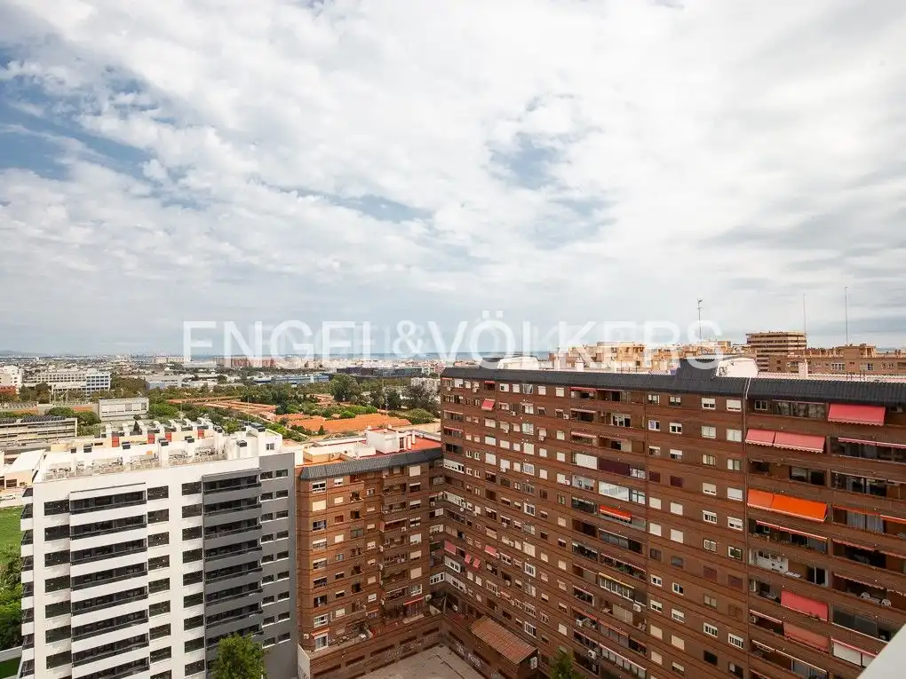 Außenansicht von Wohnung zur Miete in Valencia mit Klimaanlage, Heizung und Parkett