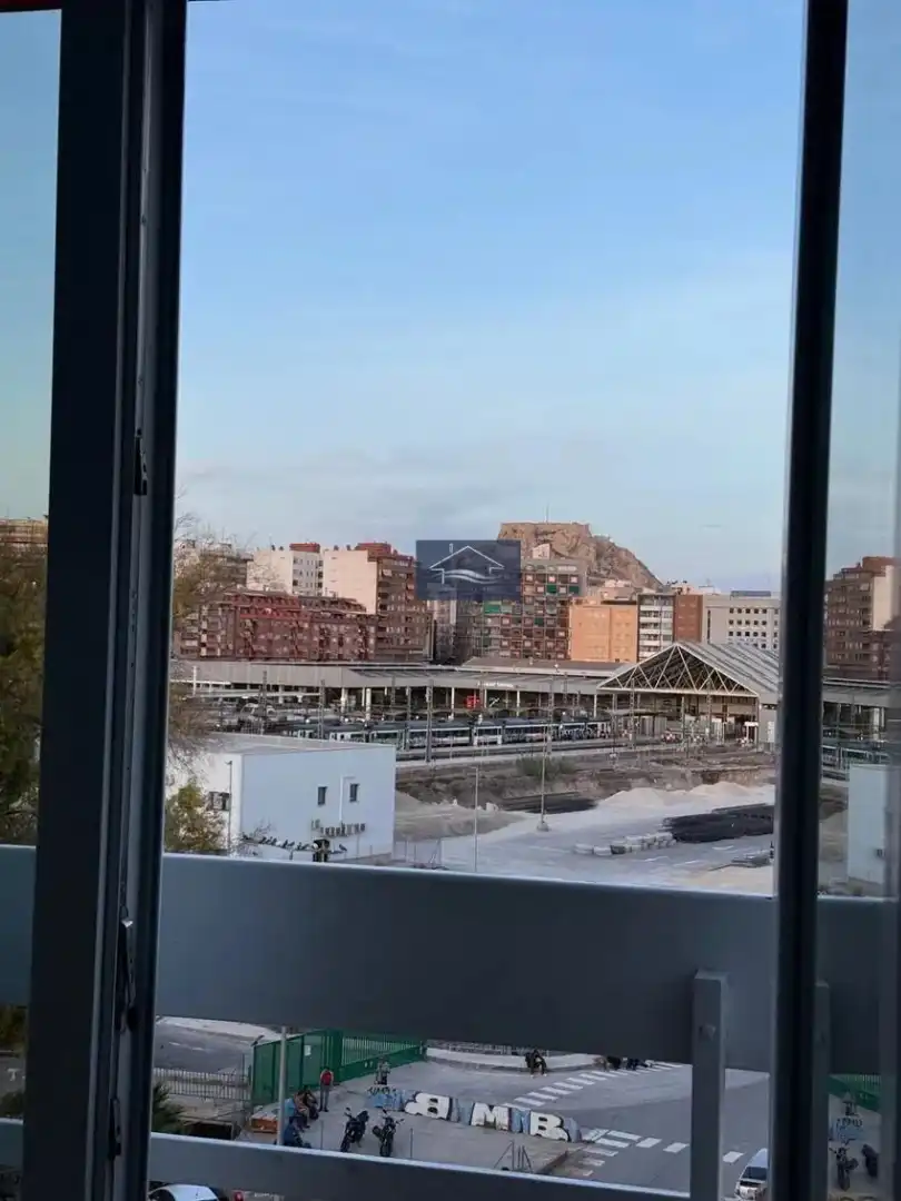 Vista exterior de Pis en venda en Alicante / Alacant amb Parquet, Forn i Rentadora