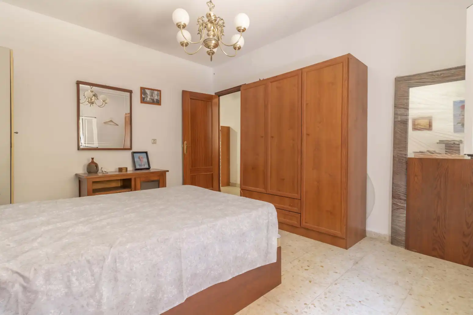 Schlafzimmer von Einfamilien-Reihenhaus zum Verkauf in Sevilla mit Terrasse, Abstellraum und Balkon